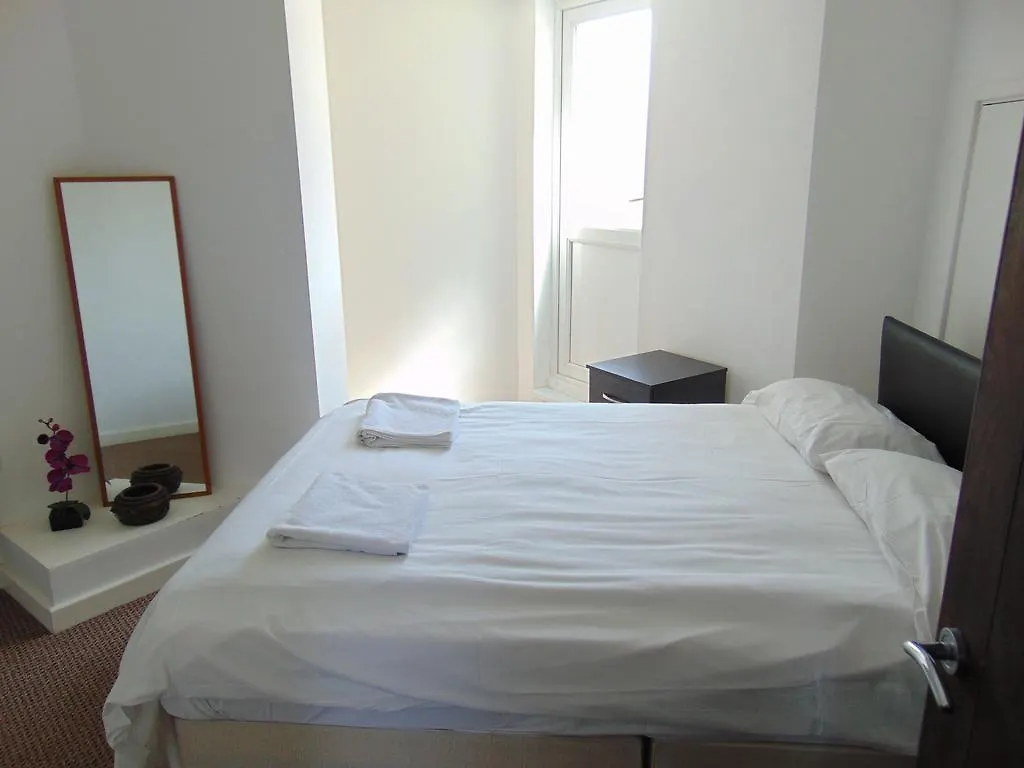 Flat 5 Apartments Κάρντιφ